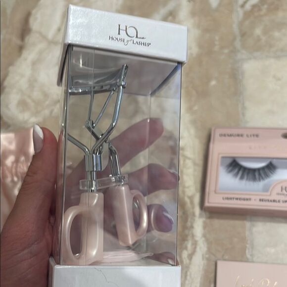 House of Lashes - NEW Eyelash Kit with Accessories - Picture 2 of 5